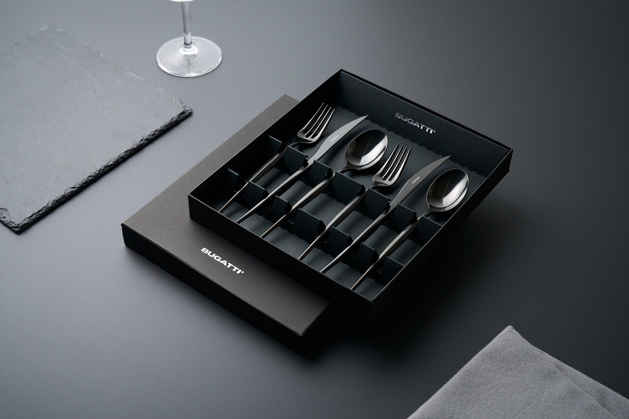 未使用⭐︎BUGATTI カトラリーセット シルバー ブラック6本セット 未使用⭐︎BUGATTI カトラリーセット シルバー ブラック6本セット